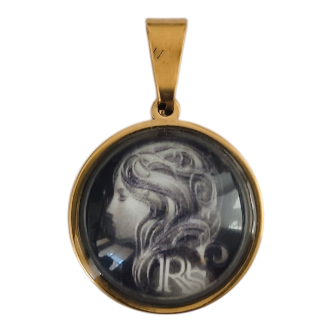 Petit pendentif circulaire verticalité